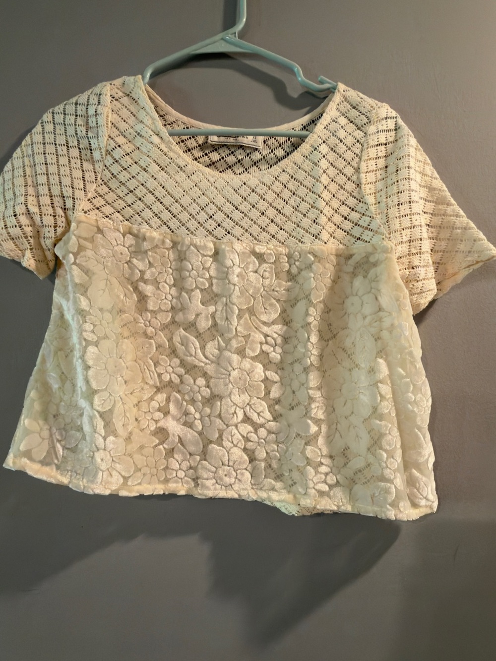 Abercrombie & Fitch Cream Floral Lace Cropped Top